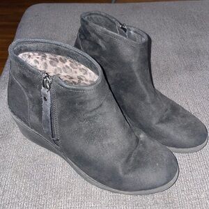BOBS black suede wedge ankle boots women’s size 8.